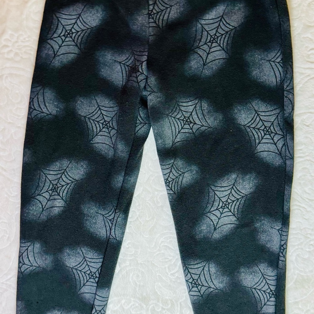 Too Cute To Spook Disney 5T Sweatsuit - Picture 10 of 15